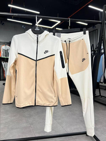 CHÁNDAL NIKE TECH