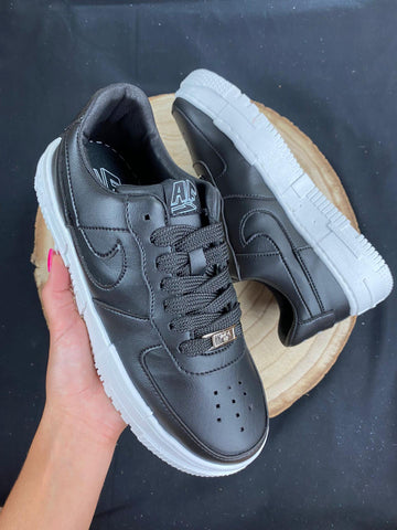 Nike Air Force 1 Negras