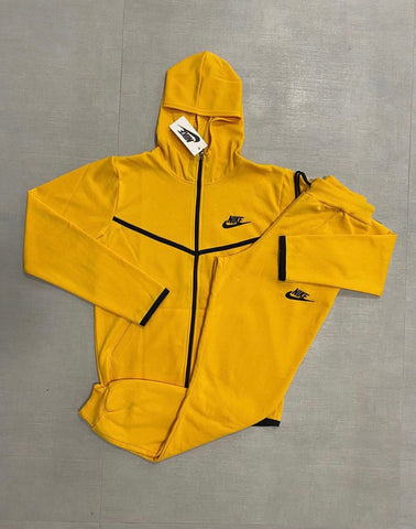 NIKE TECH FLEECE AMARILLO