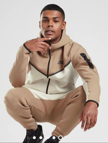 NIKE TECH FLEECE CREMA