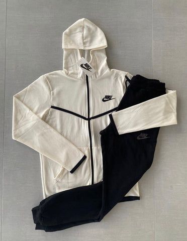 NIKE TECH FLEECE Blanco y Negro